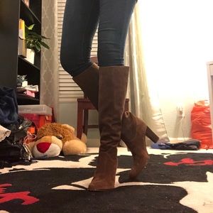 BRAND NEW COLE HAAN SUEDE BOOTS
